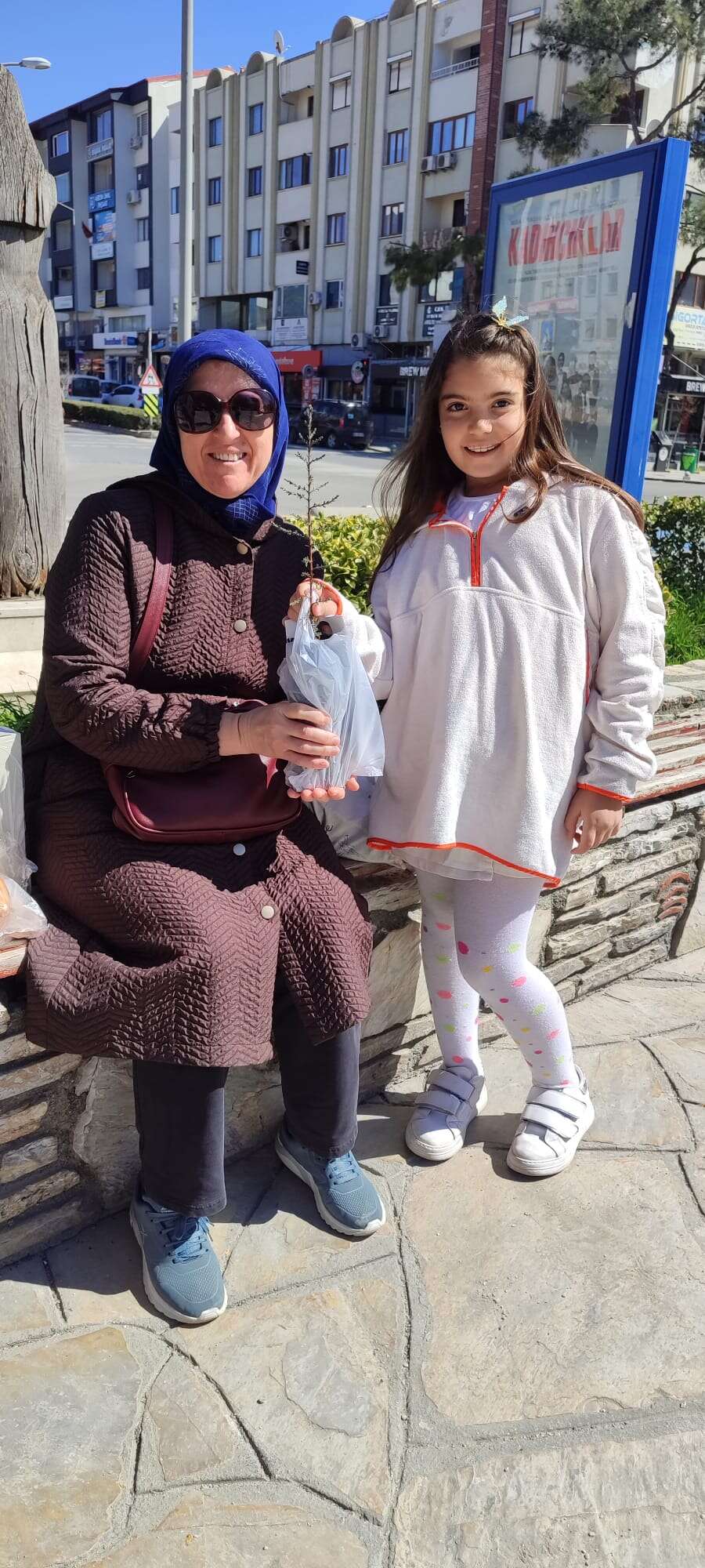 Anahtar Parti’den 8 Mart’ta Kadınlara Anlamlı Fidan Dağıtımı 3